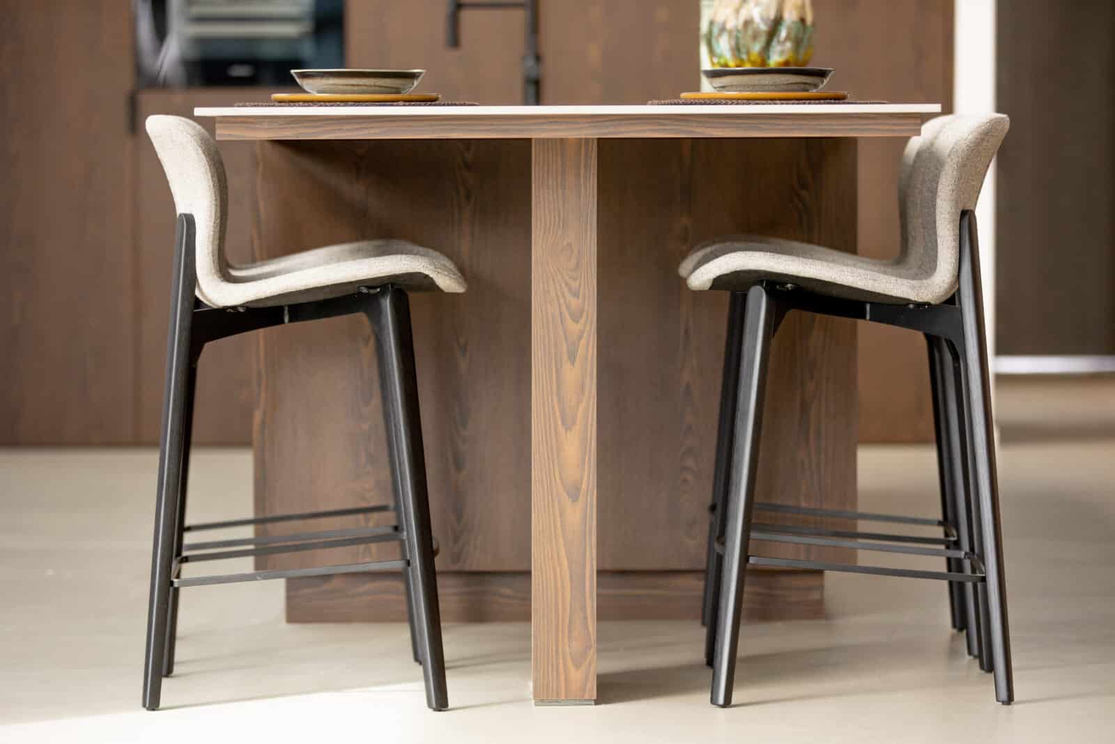 Cuizien keuken 2 tafel met stoelen